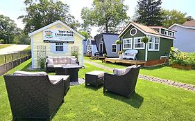 Tiny Digs Lakeshore - Tiny House Lodging