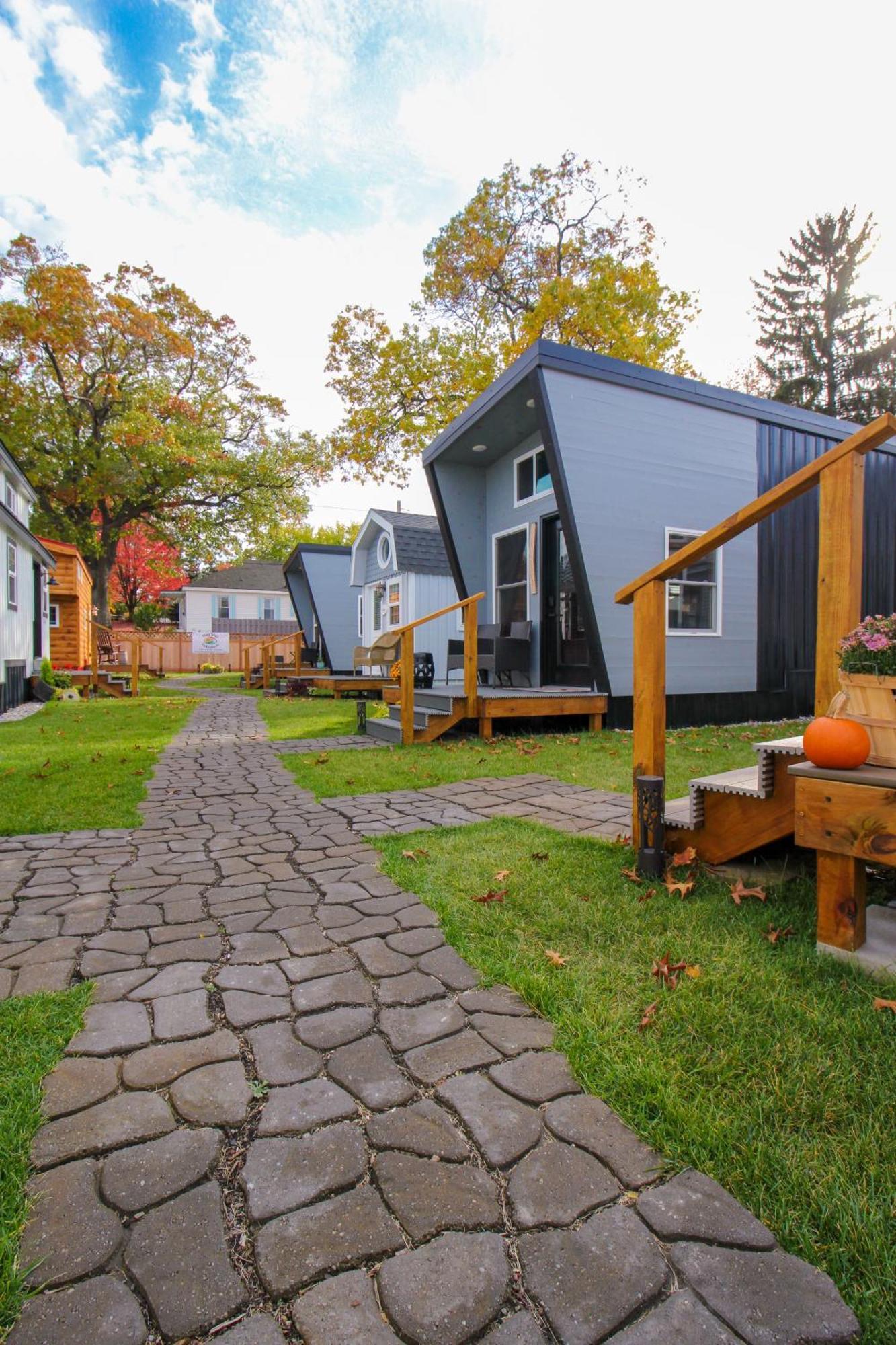 Hotel Tiny Digs Lakeshore - Tiny House Lodging à Muskegon Extérieur photo